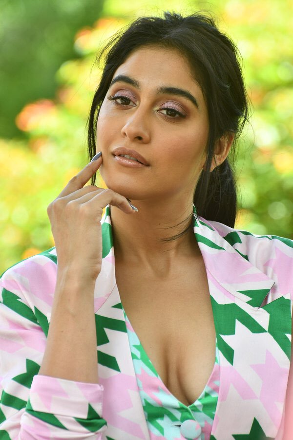 Regina Cassandra Stunning Photos.