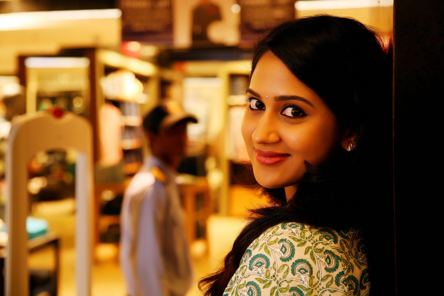 Actress Mia George Stills from Indru Netru Naalai Tamil Movie 