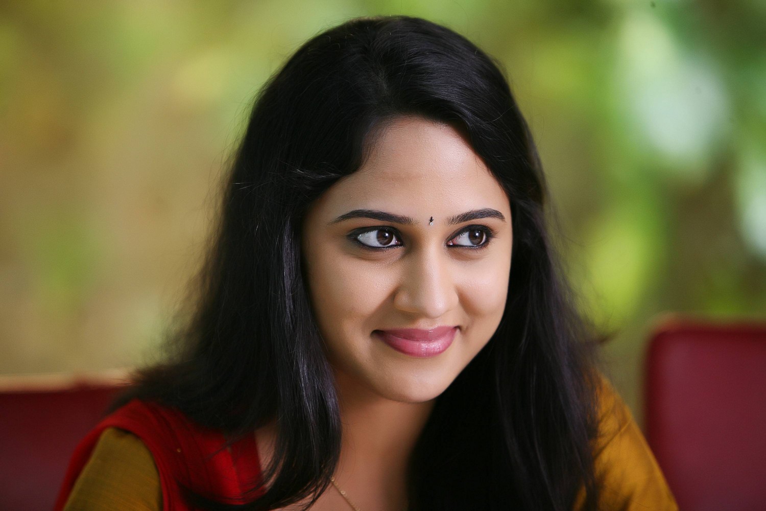 Actress Mia George Stills from Indru Netru Naalai Tamil Movie 