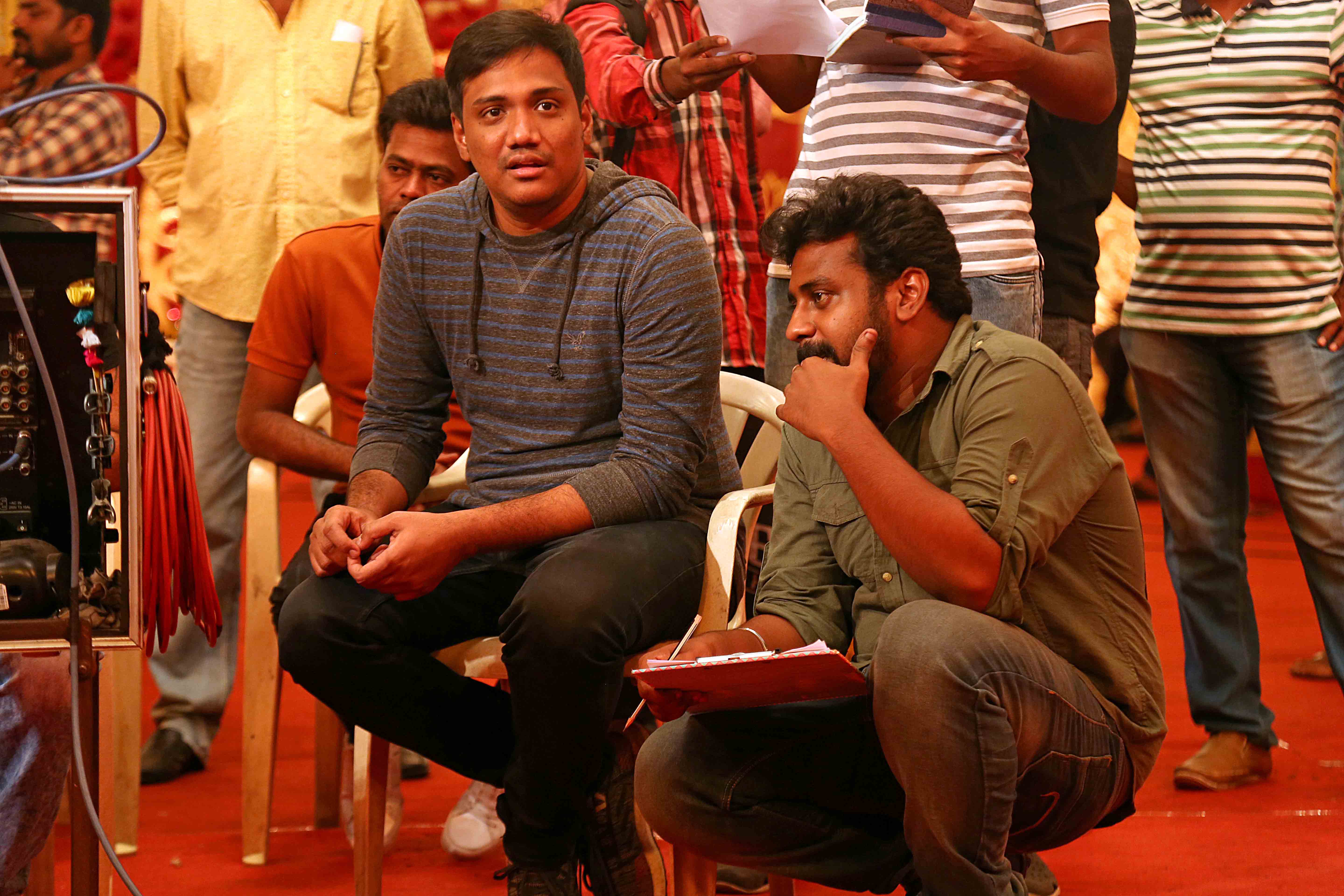 Dhanusu Raasi Neyargale Fresh Pictures.
