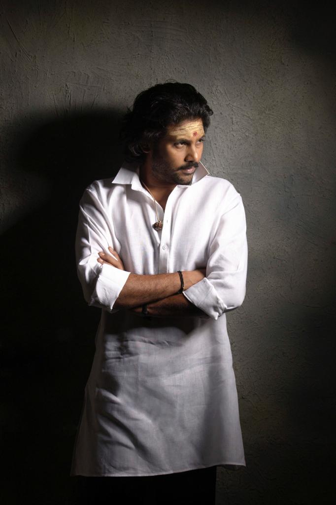 Paambaattam Latest Stills.