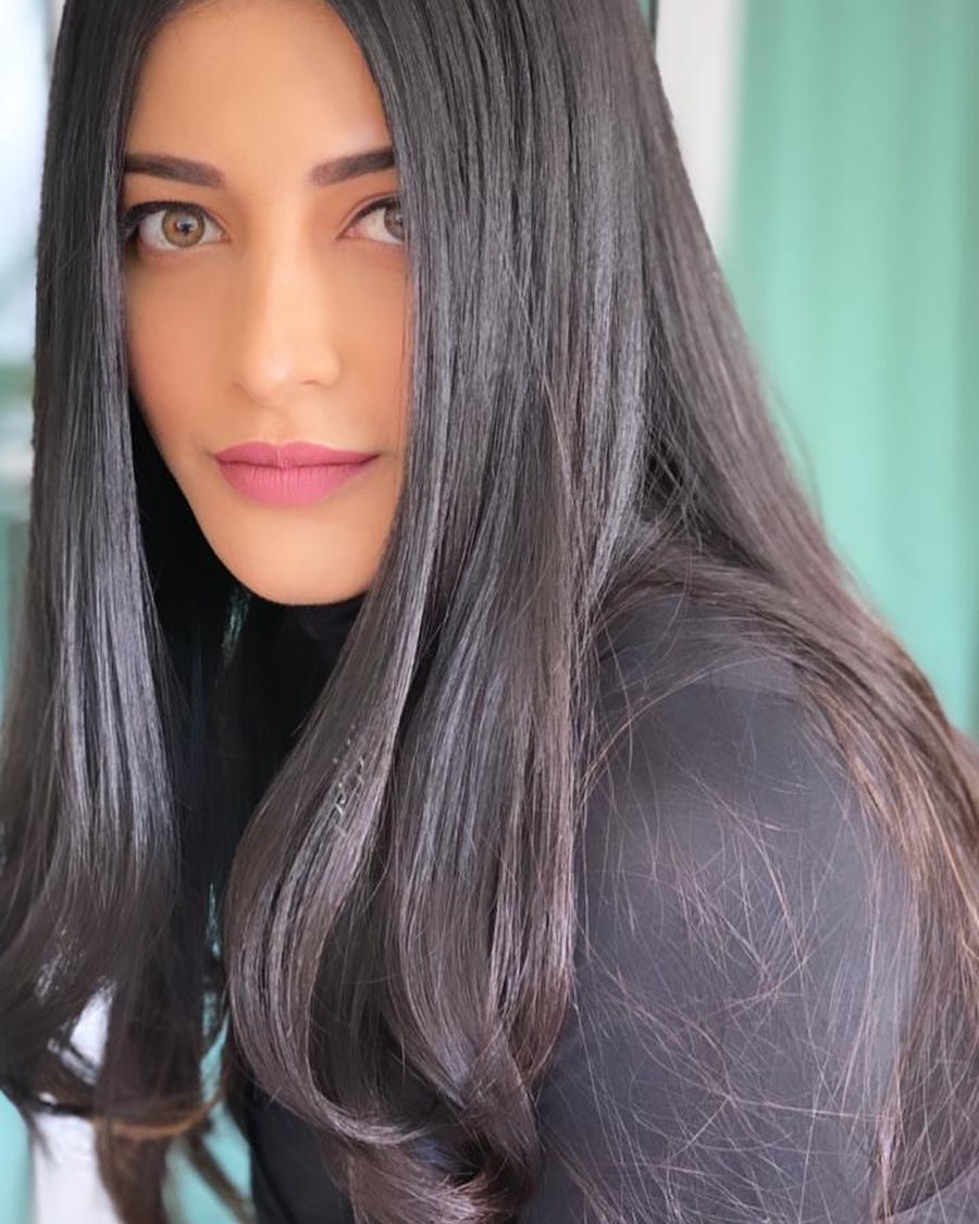 Shruti Haasan Eye Popping Images.