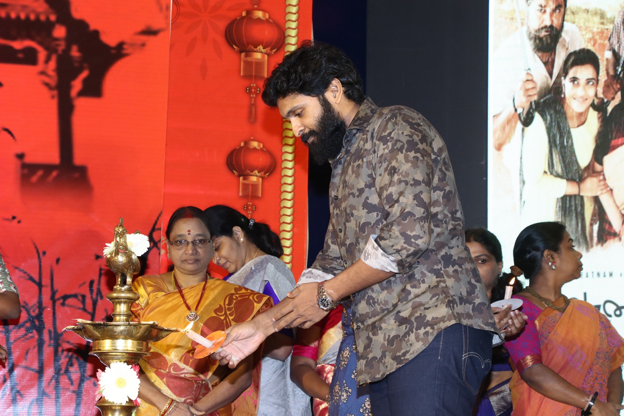 Vaanam kottatum team Latest Images.