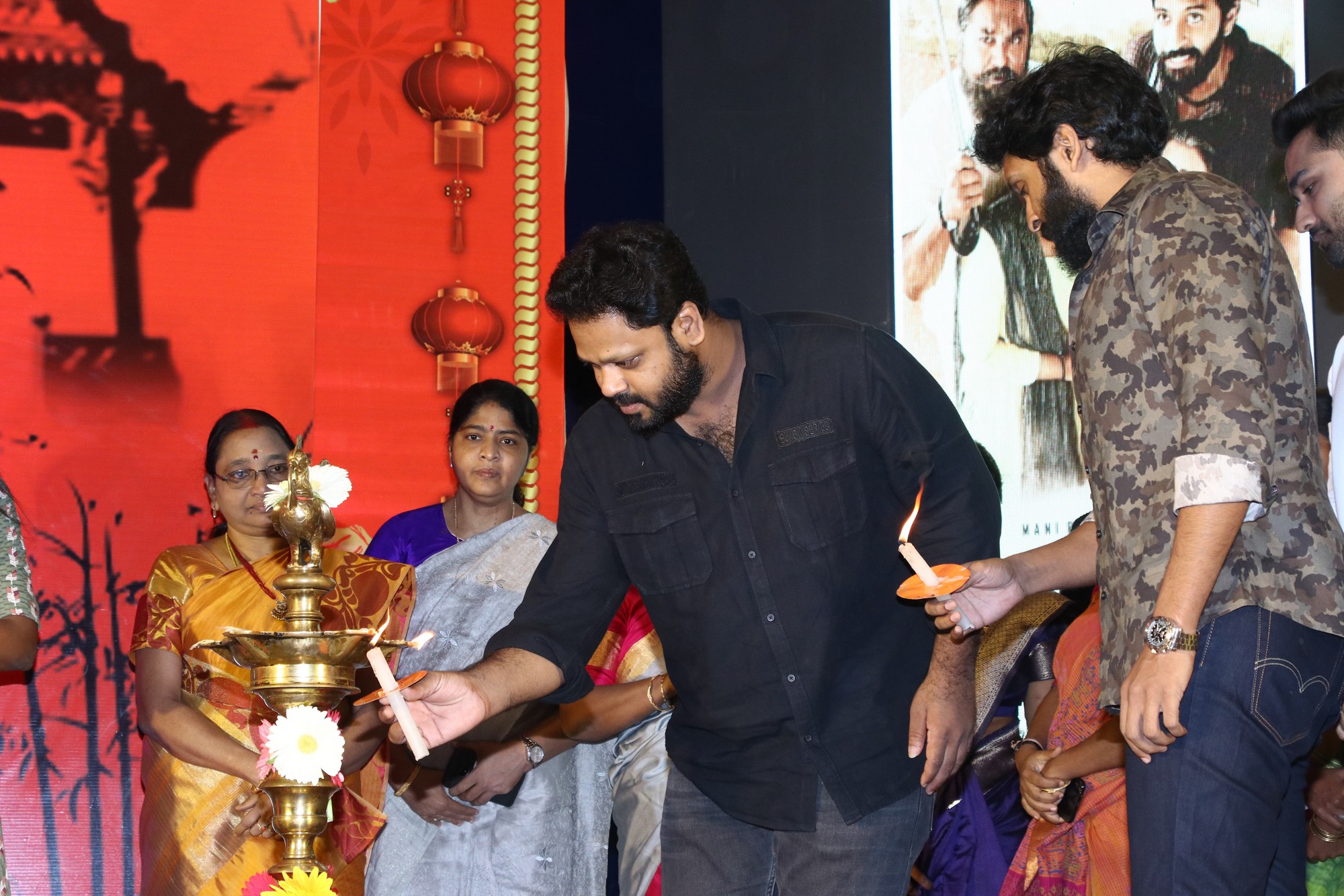 Vaanam kottatum team Latest Images.