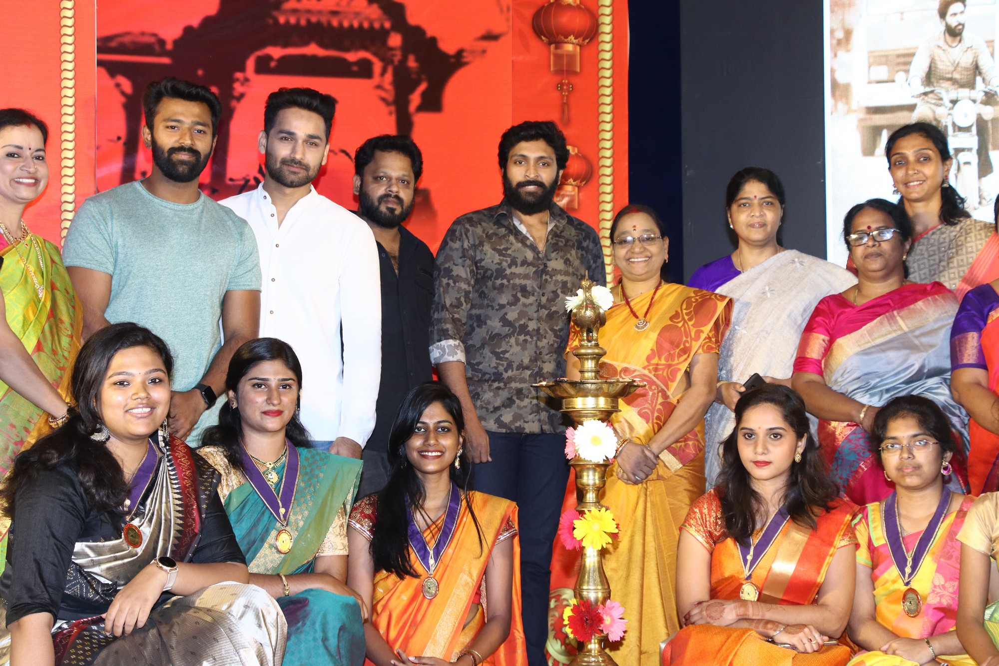 Vaanam kottatum team Latest Images.