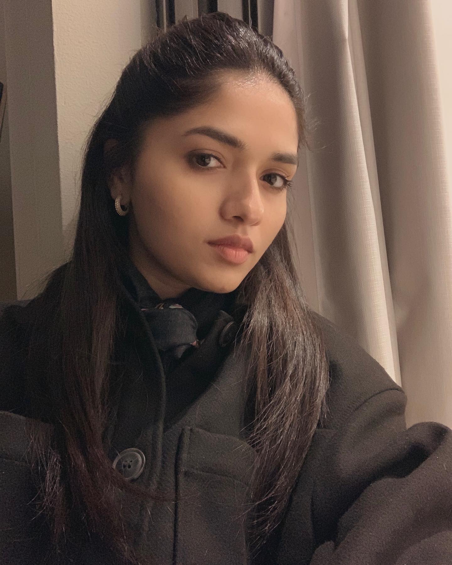 Actress Sunaina New Images.