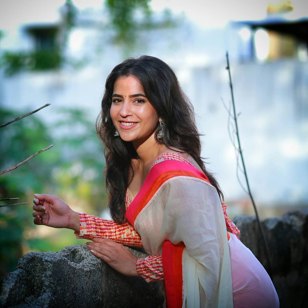 Komalee Prasad Stunning Images.