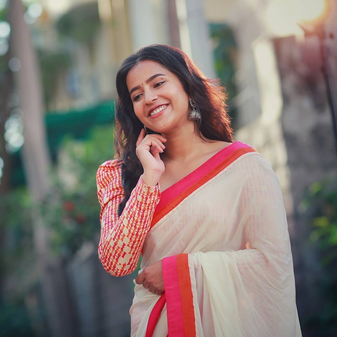 Komalee Prasad Stunning Images.