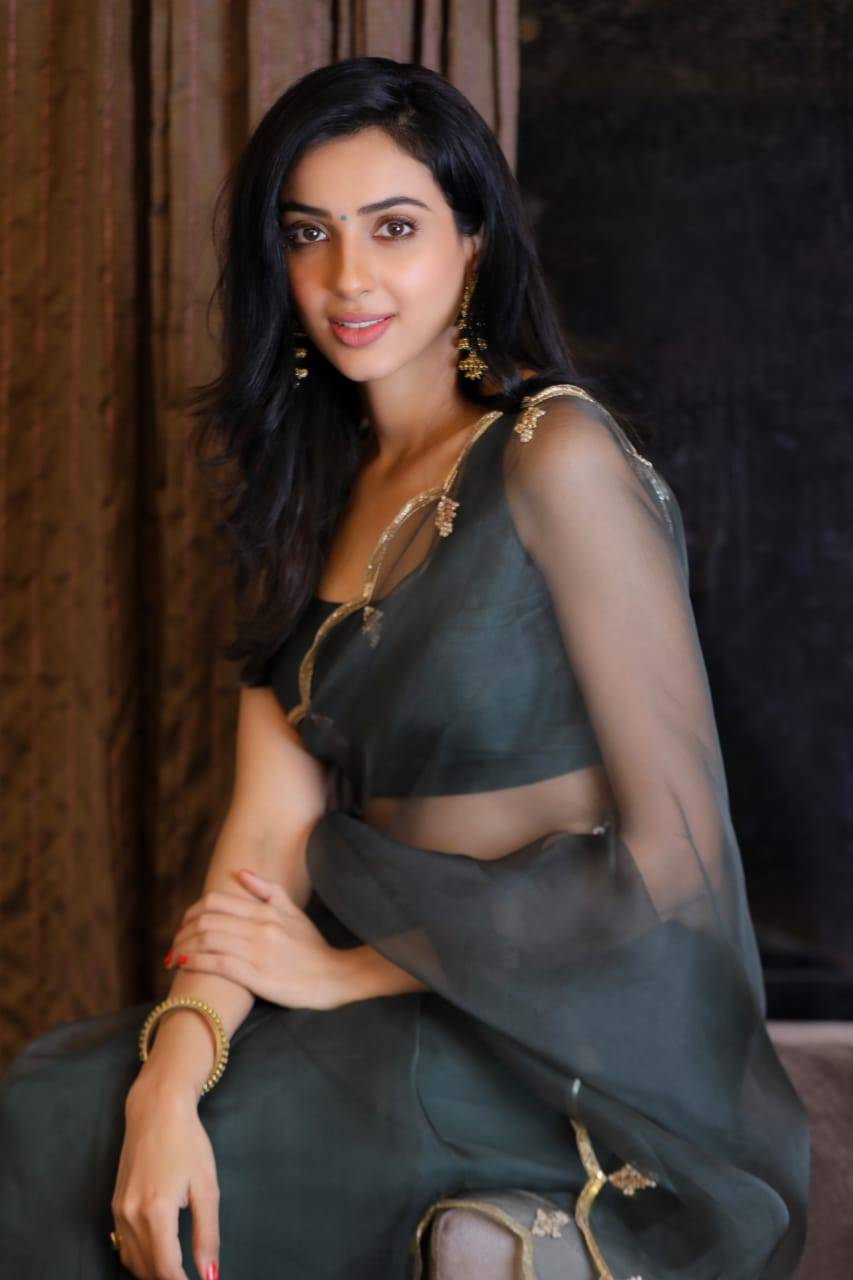 Riya Suman Sizzling Clicks.