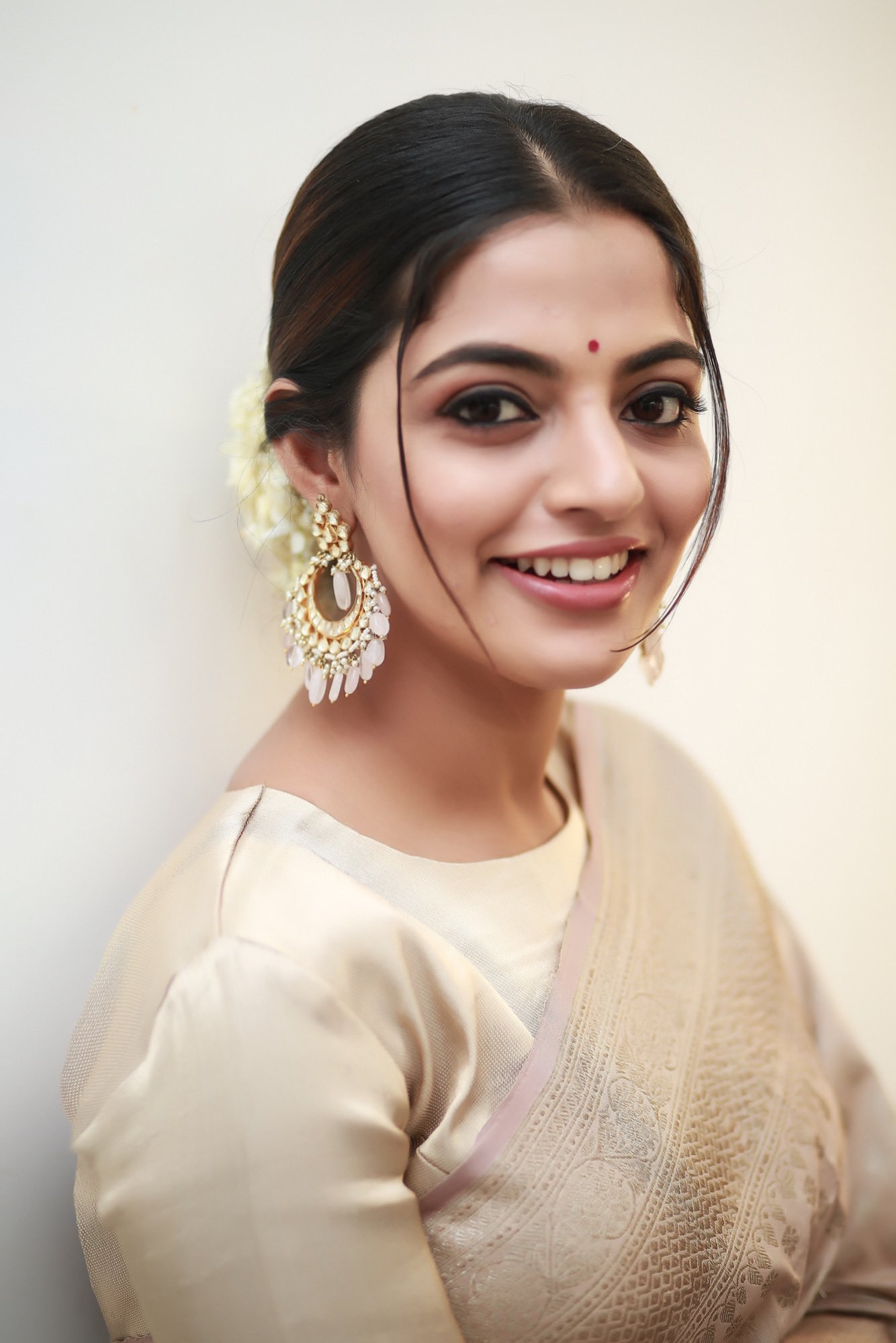 Nikhila Vimal Eye Popping Images.