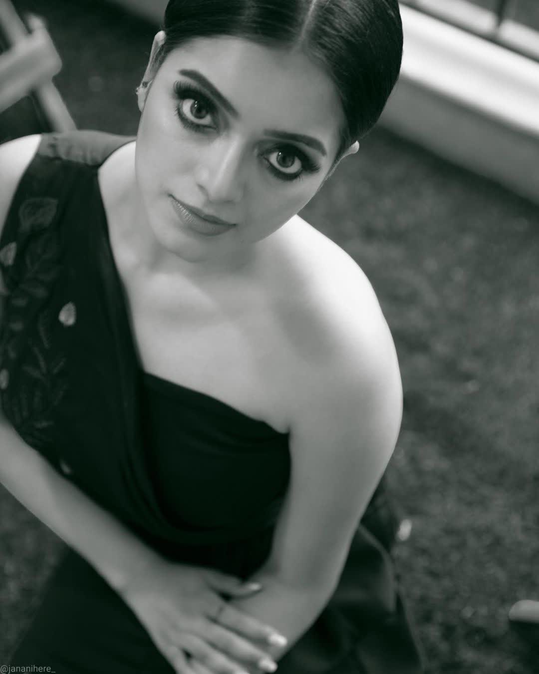 Actress Janani Iyer Sizzling Stills