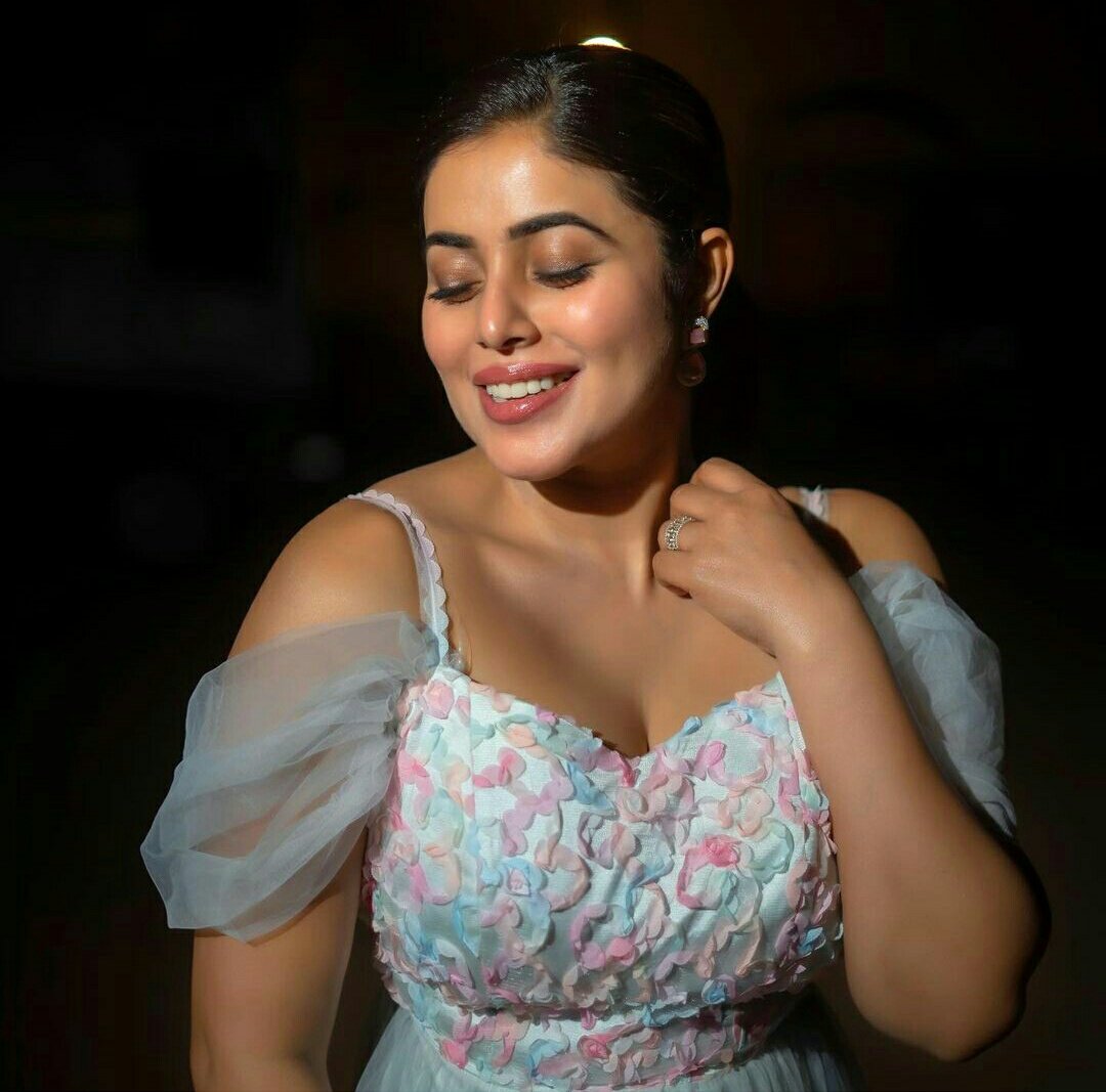 Poorna Beautiful Images.