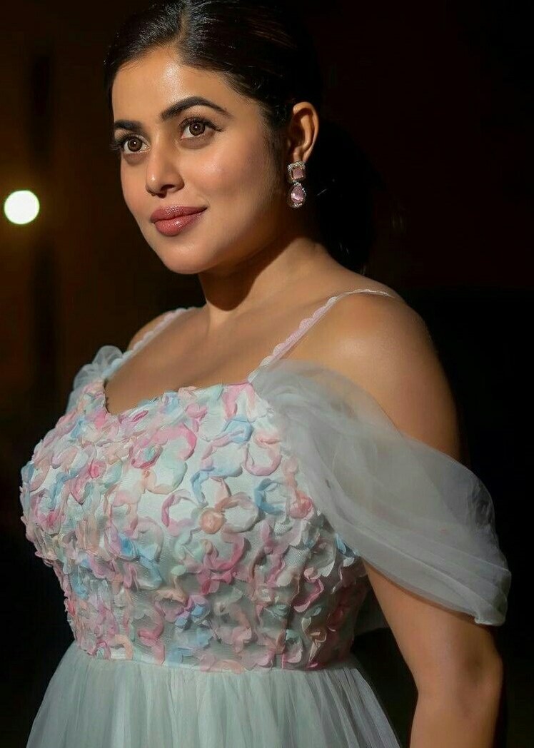 Poorna Beautiful Images.