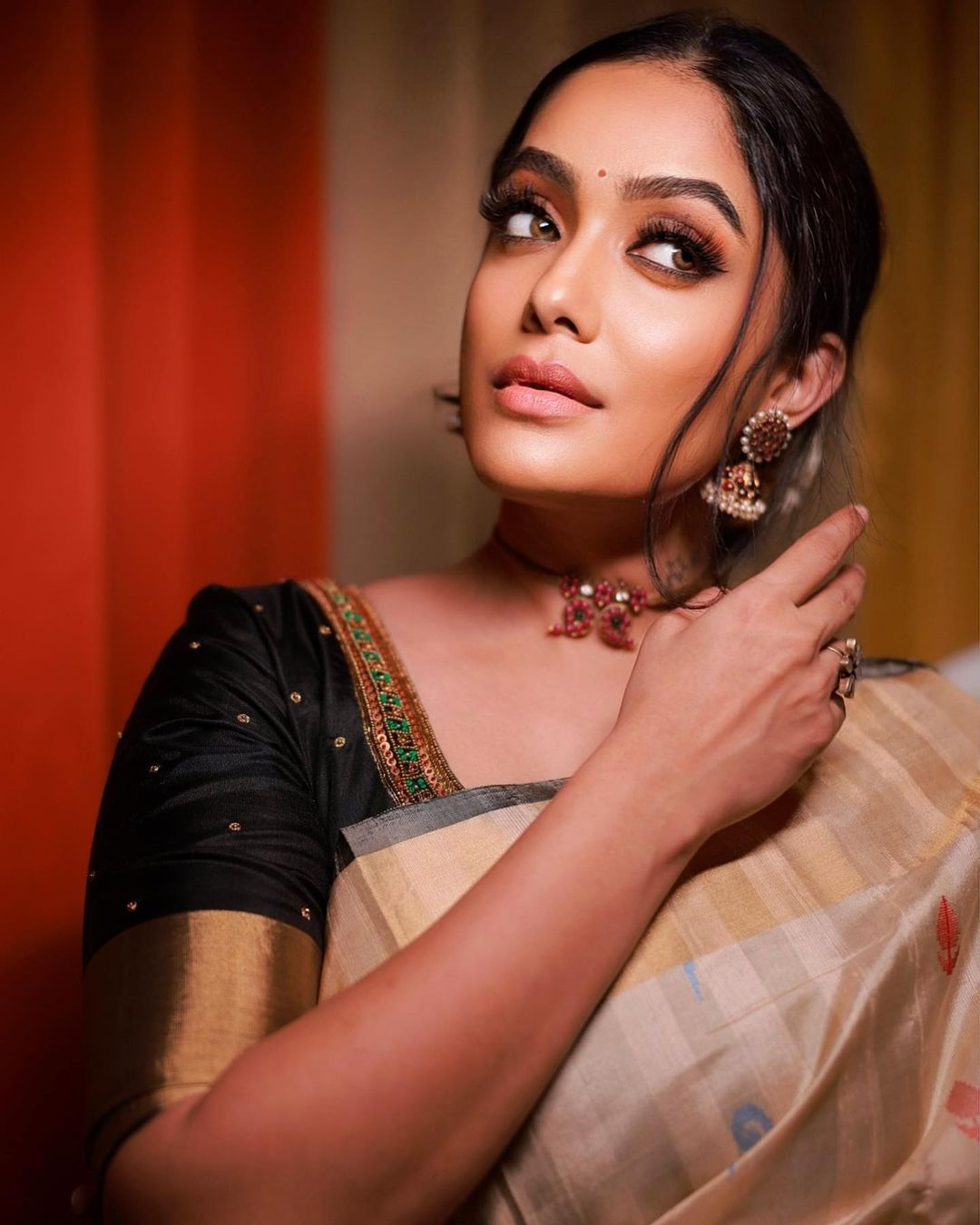 Abhirami Venkatachalam Stunning Stills.