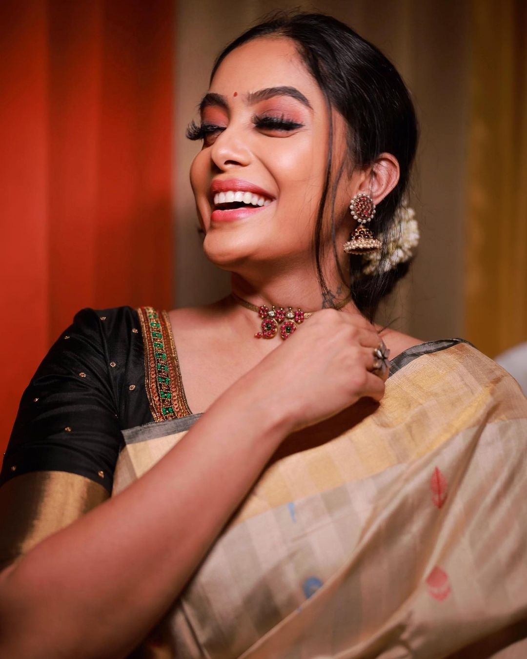 Abhirami Venkatachalam Stunning Stills.