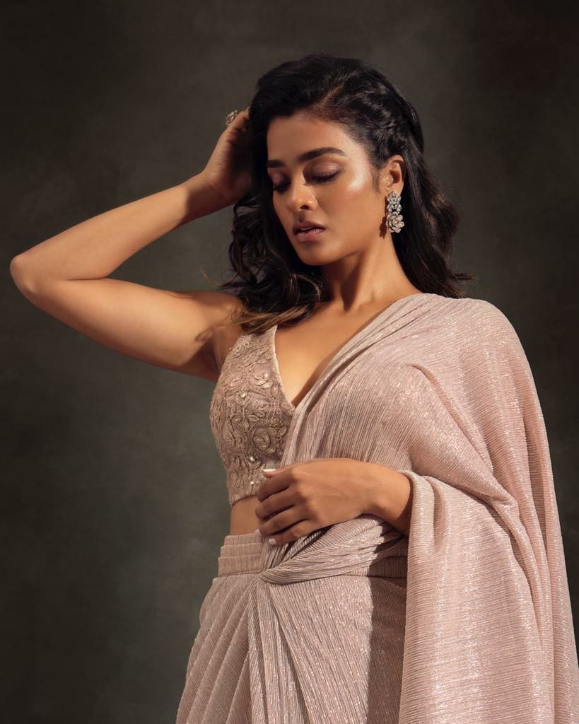 Gayathrie Shankar Nice Pics.