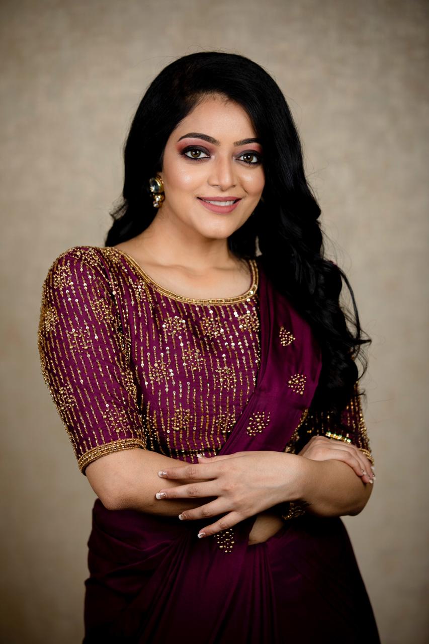 Actress Janani Iyer Sizzling Stills