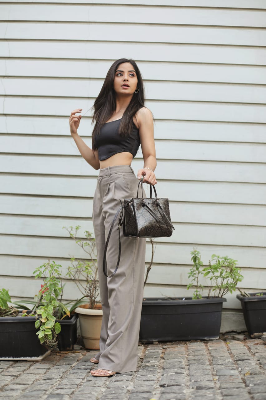 Kashmira Pardeshi Stunning Stills.