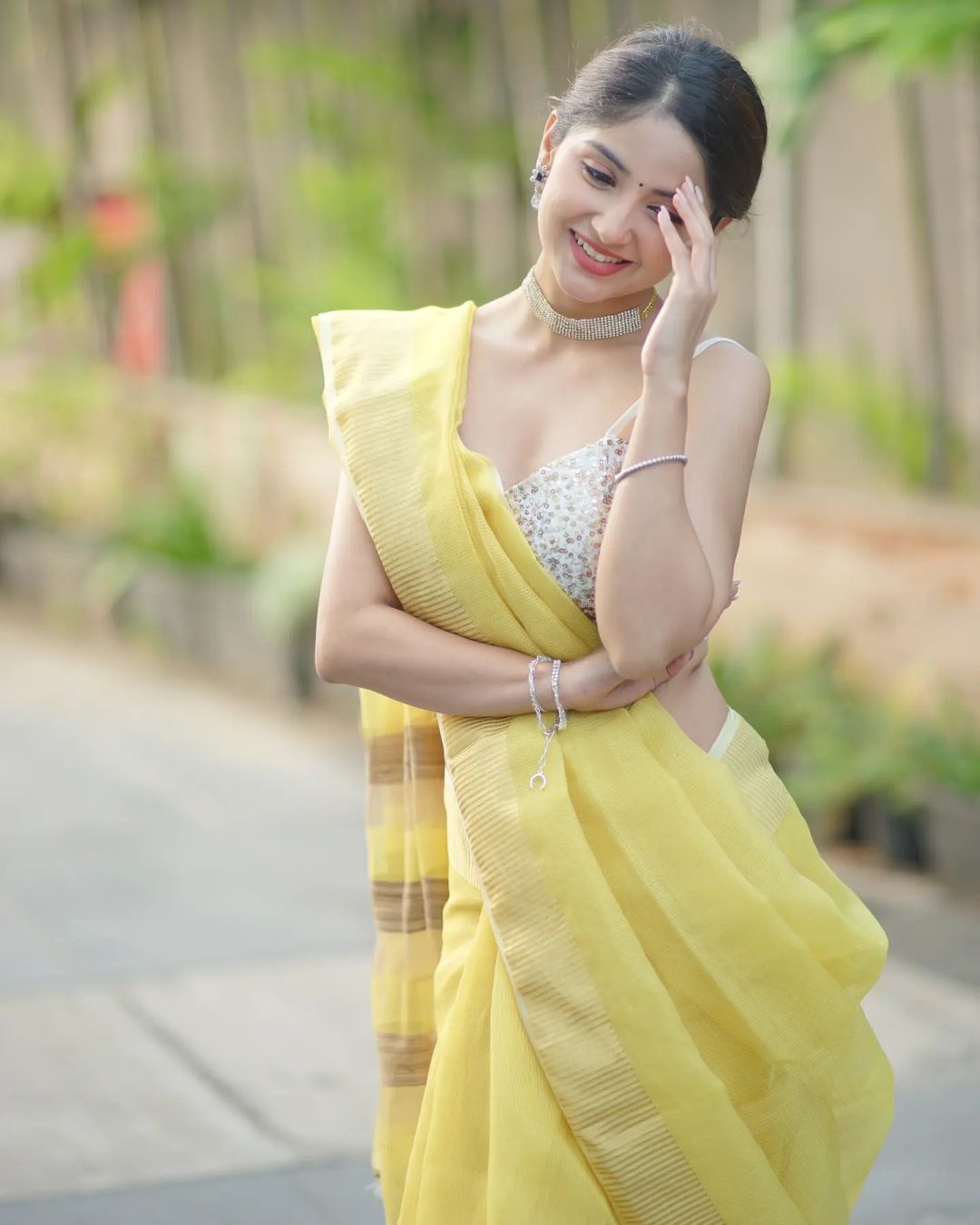 Kashmira Pardeshi Stunning Stills.