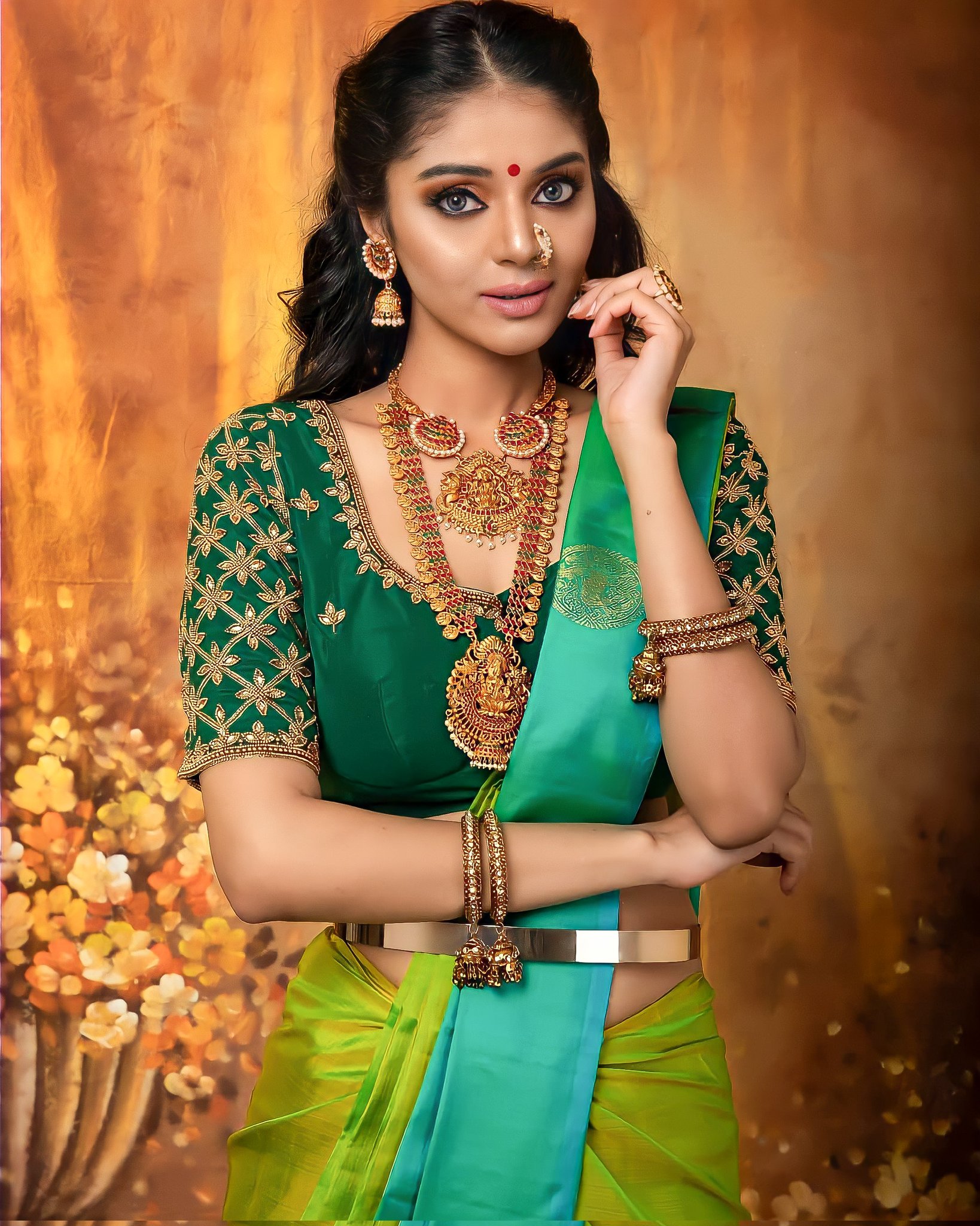 Actress Sanam Shetty Pictures.