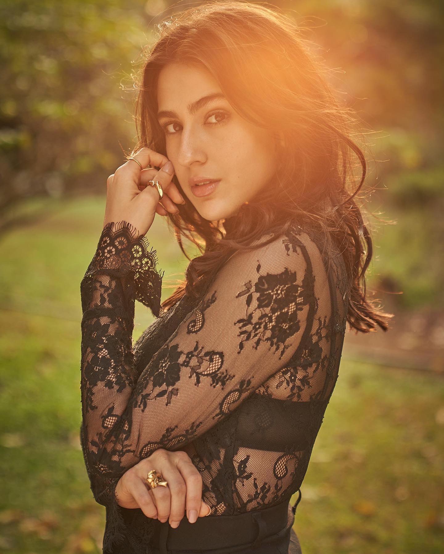 Sara Ali Khan Beautiful Images.