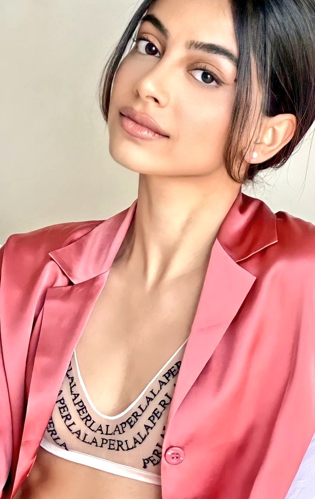 Banita Sandhu Sizzling Images.