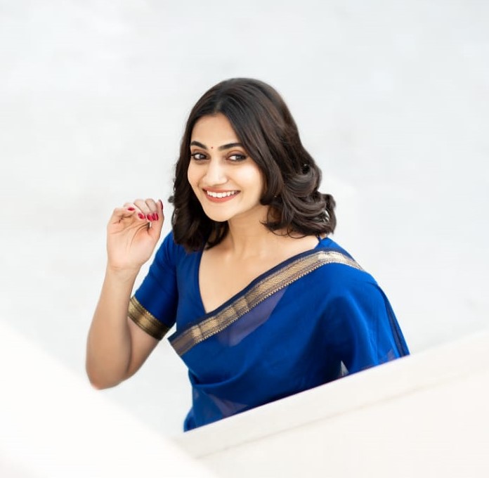 Losliya Mariyanesan Stunning Stills.