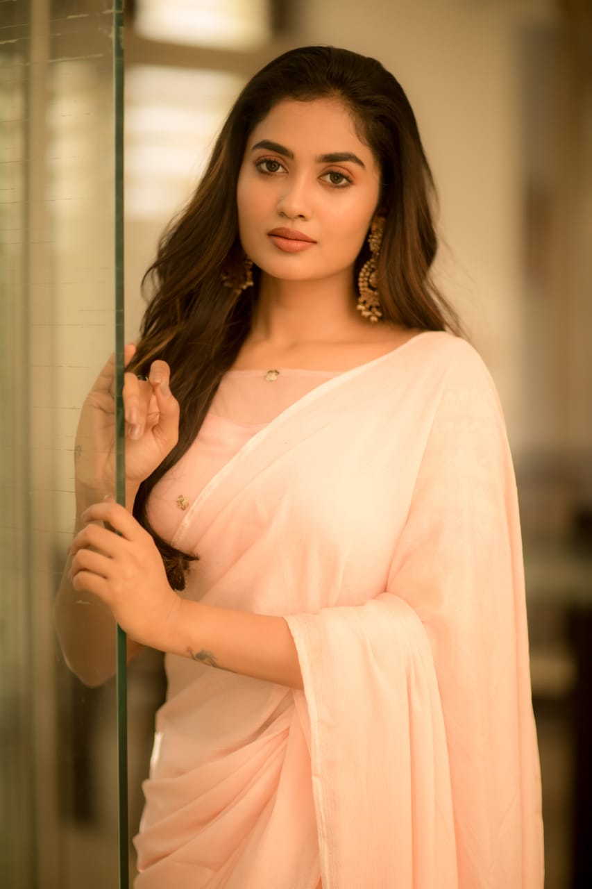 Teju Ashwini Dazzling Stills.