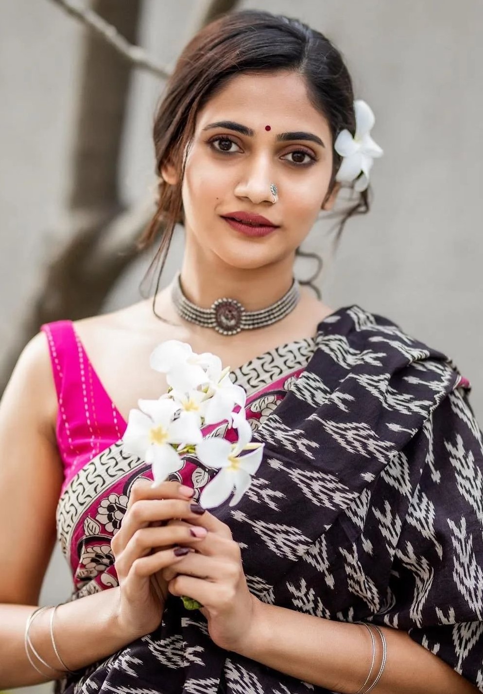 Losliya Mariyanesan Stunning Stills.