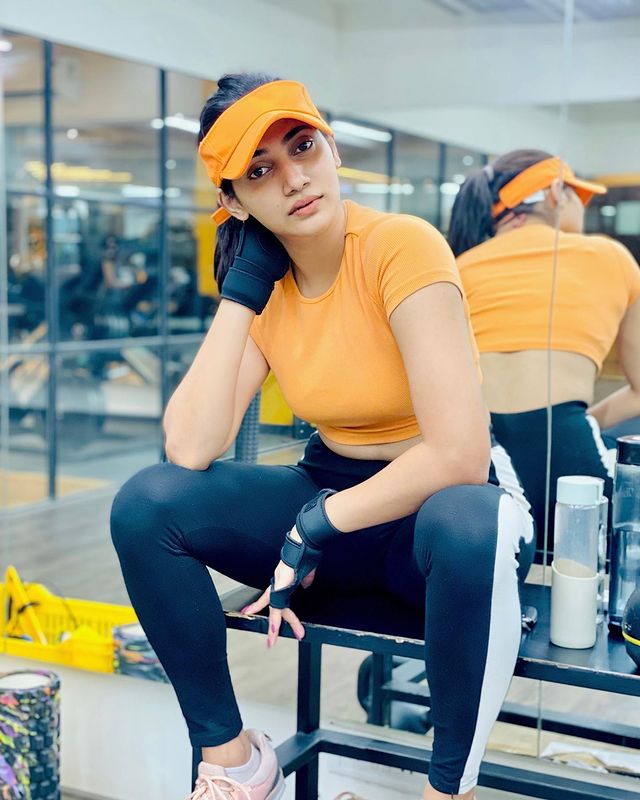 Losliya Mariyanesan Stunning Stills.