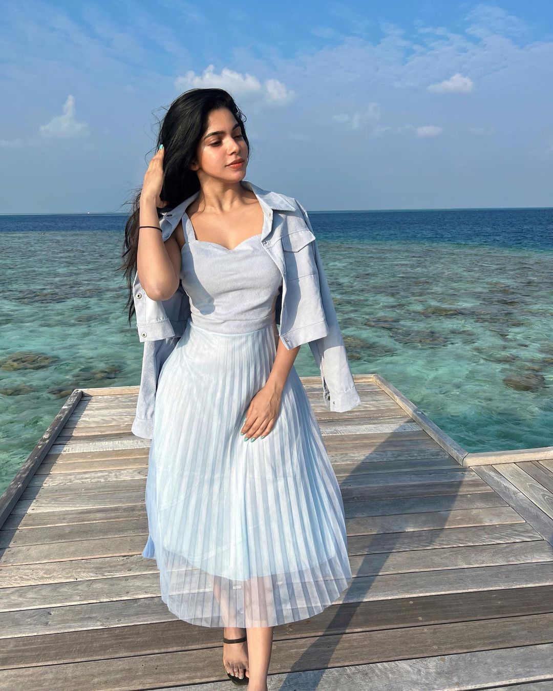 Divya Bharathi Gorgeous Stills.