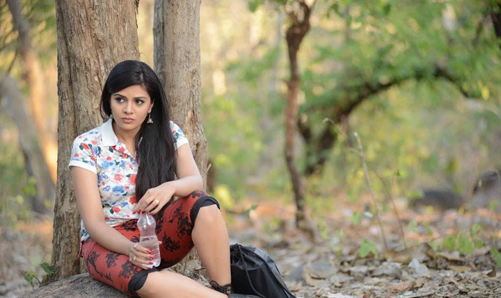 Sree Mukhi Stills from Dhanalakshmi Thalupu Thadithe Telugu Movie