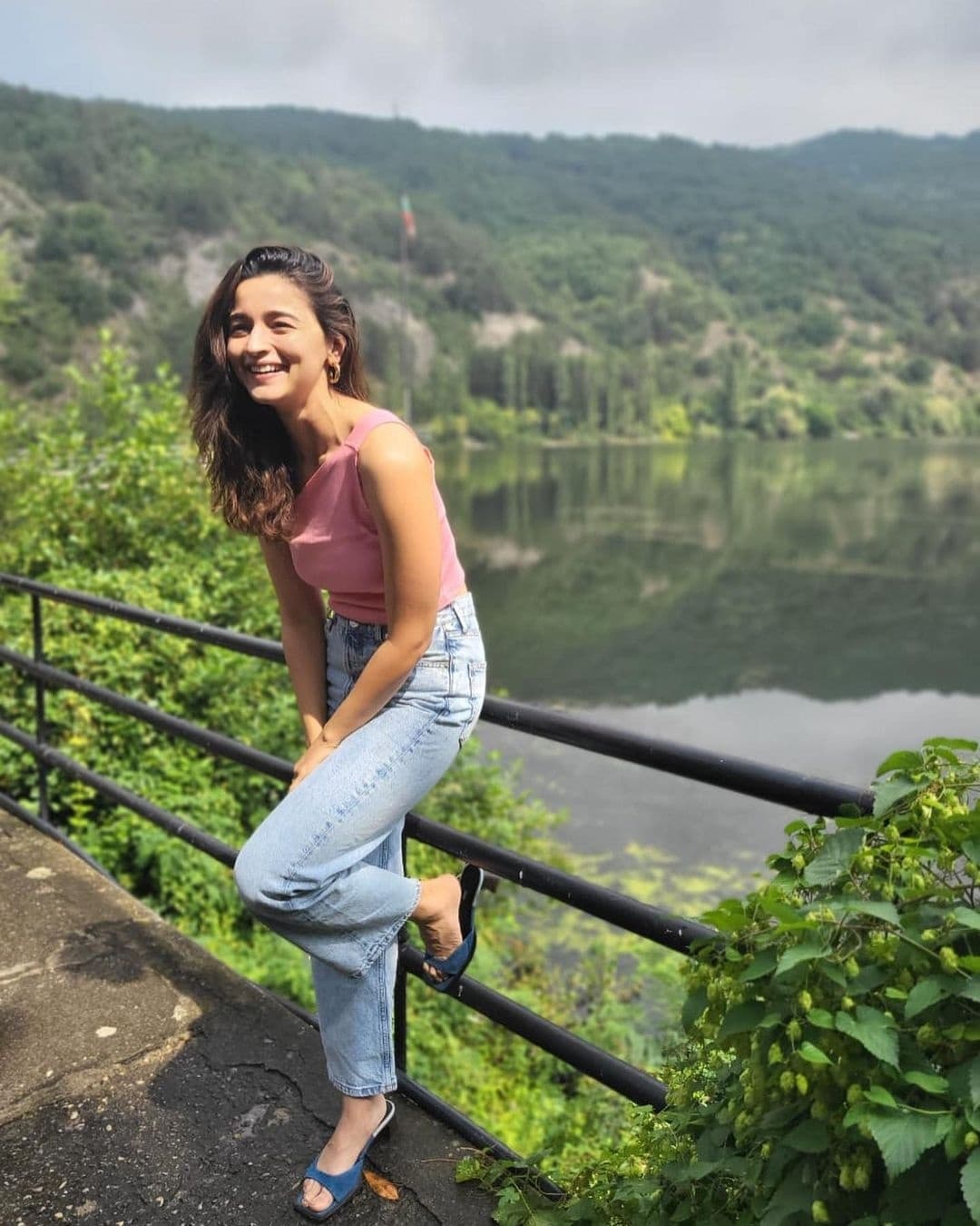 Alia Bhatt Sizzling Images.