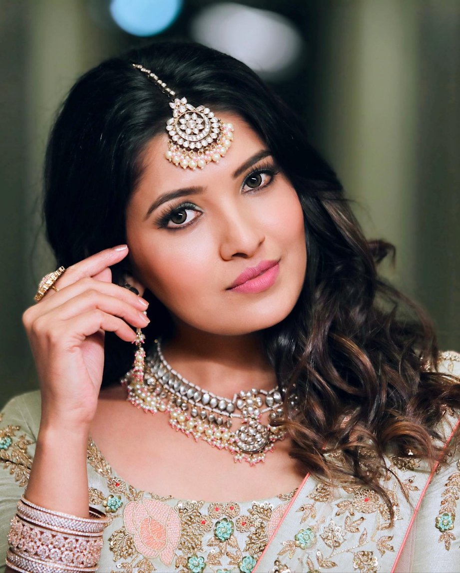 Vani Bhojan Cute Clicks