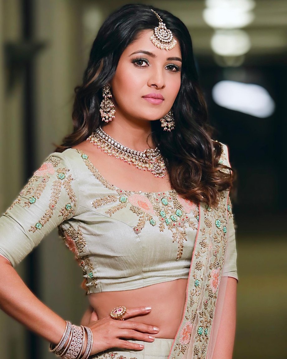 Vani Bhojan Cute Clicks