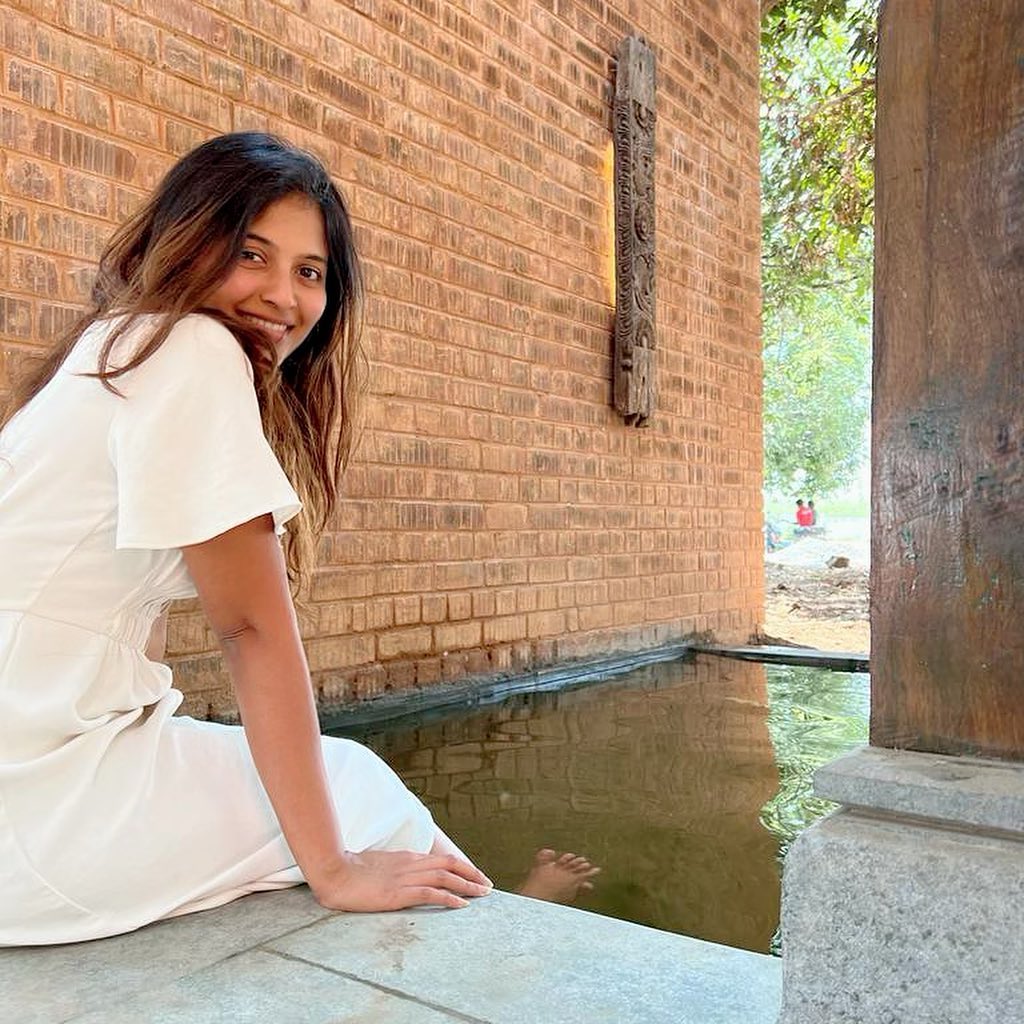 Anjali Amazing Photos.