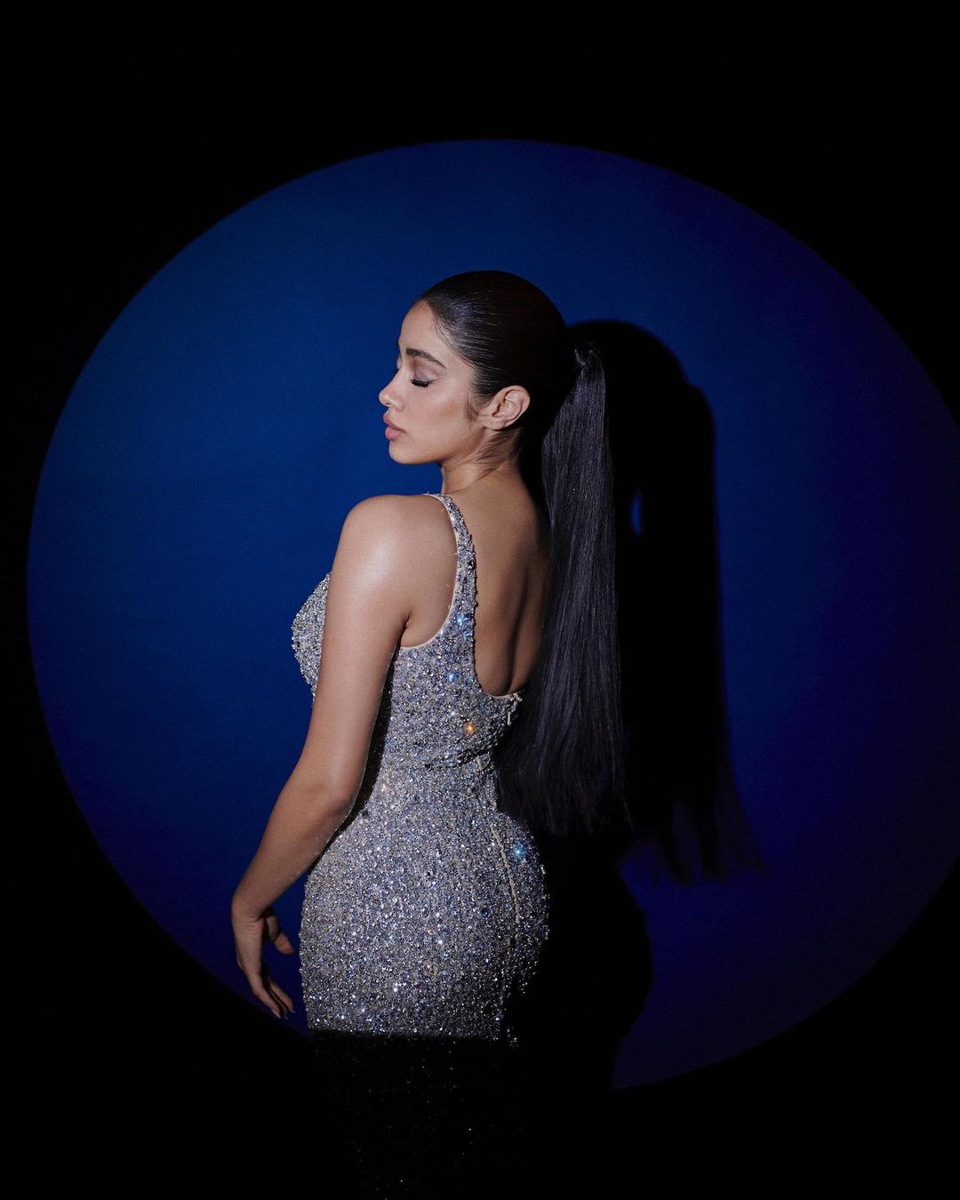 Janhvi Kapoor Sizzling Pics.