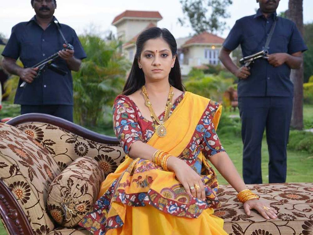 Sindhu Tolani Stills from Dhanalakshmi Thalupu Thadithe Telugu Movie