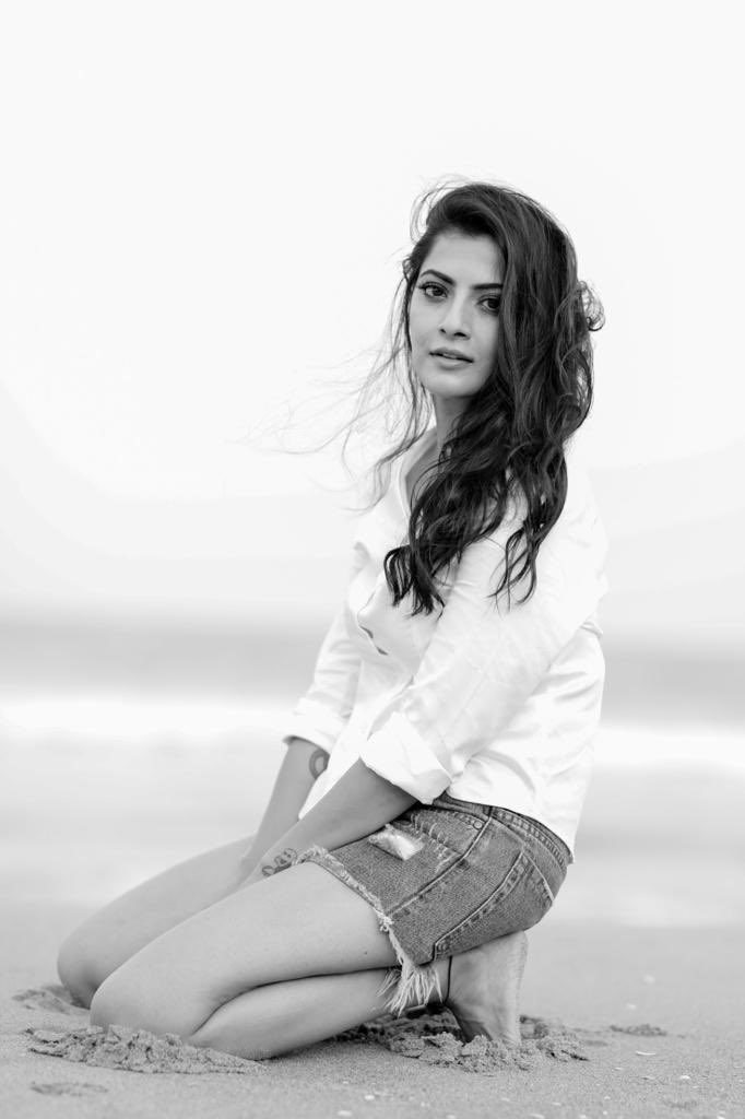 Recent Clicks of Varalaxmi Sarathkumar!