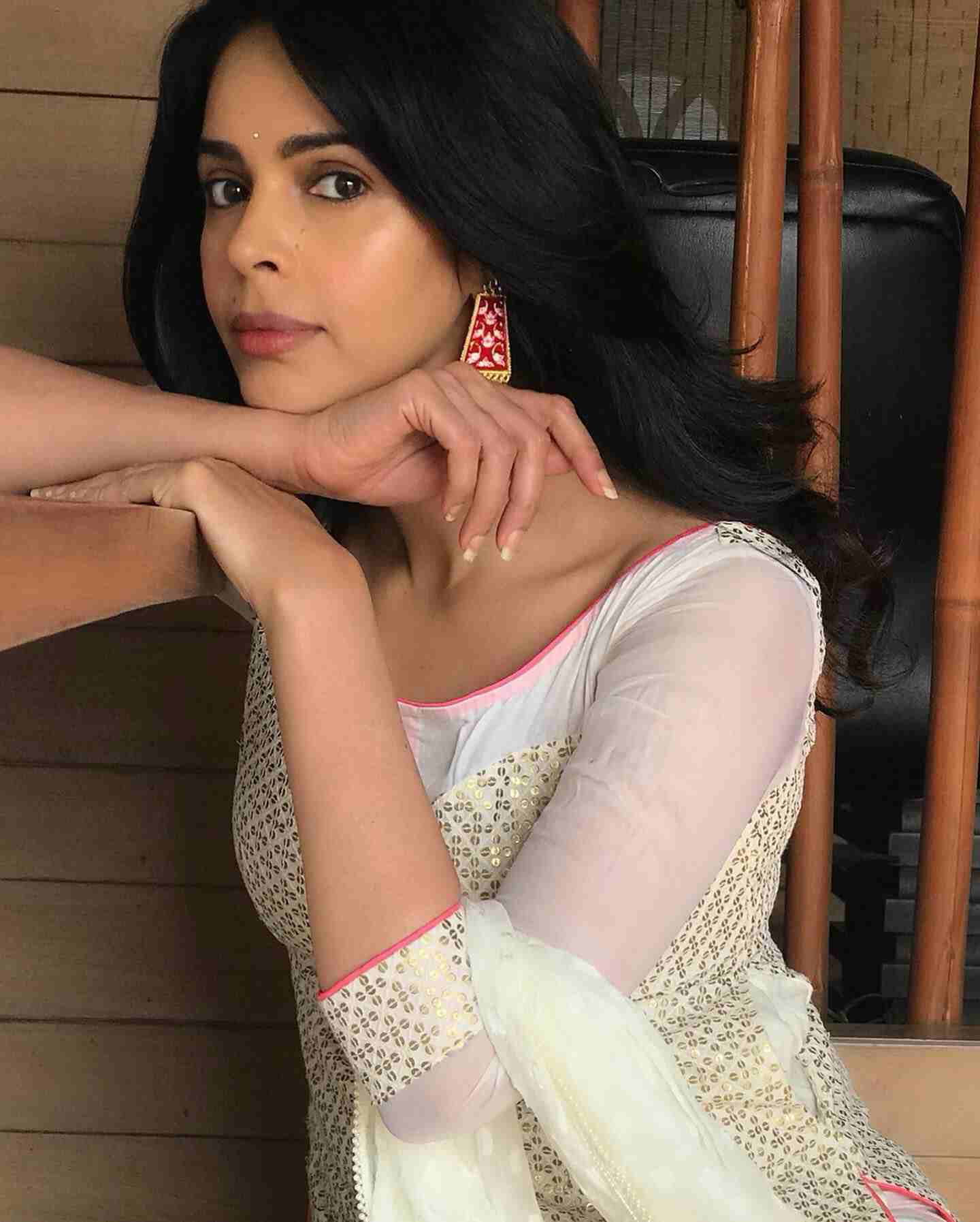 Charming stills of Mallika Sherawat!