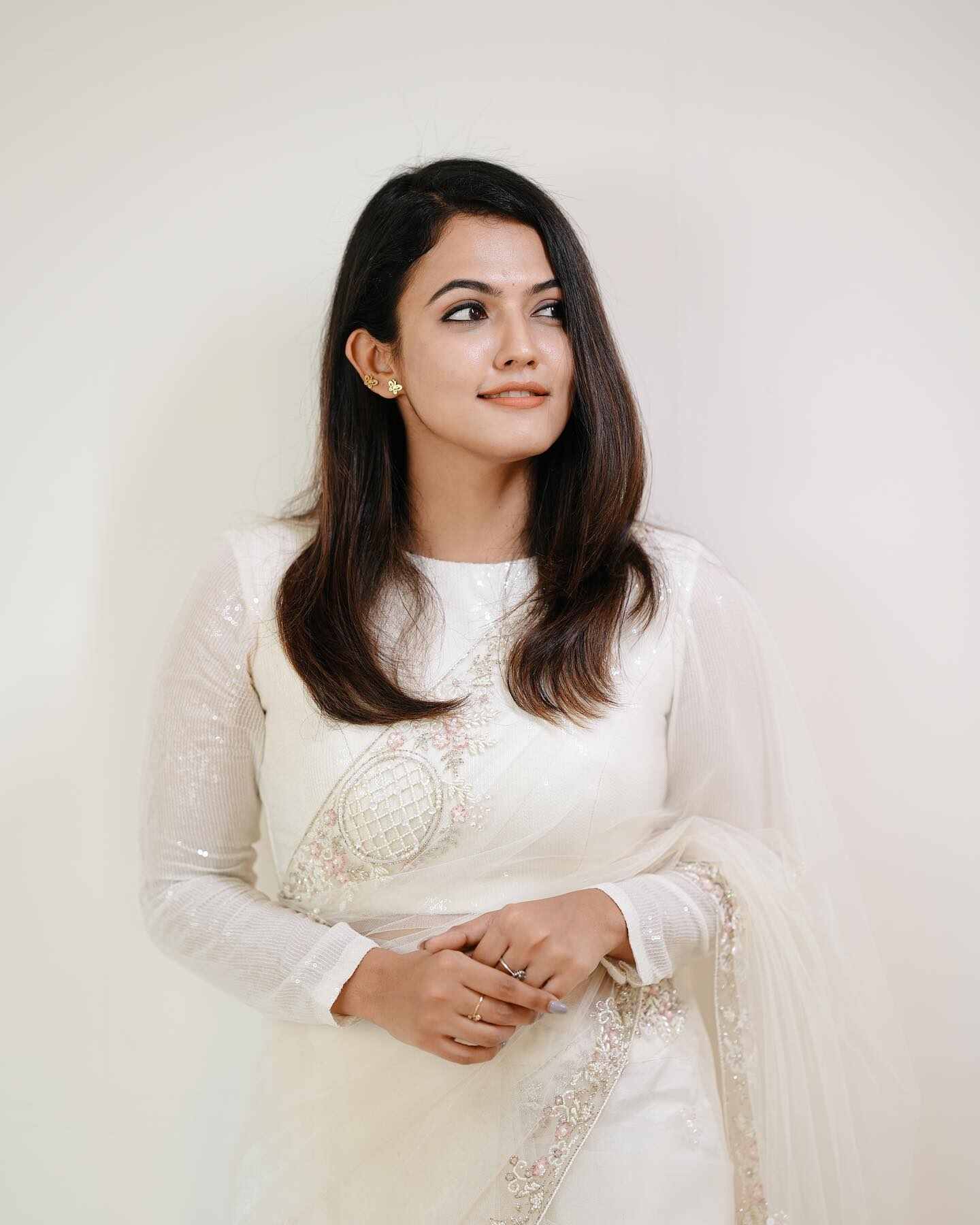 Beautiful Stills of Aparna Das!