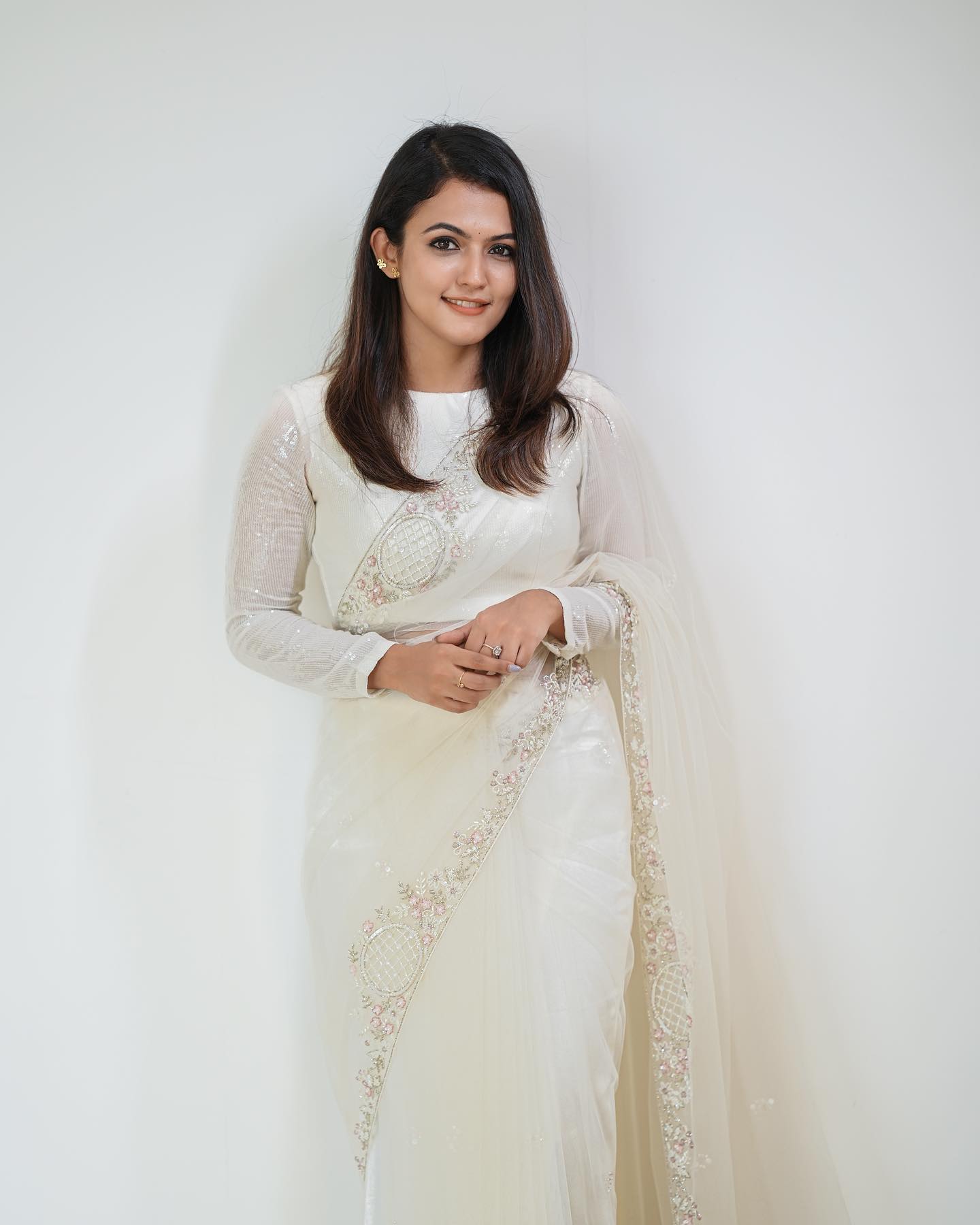 Beautiful Stills of Aparna Das!