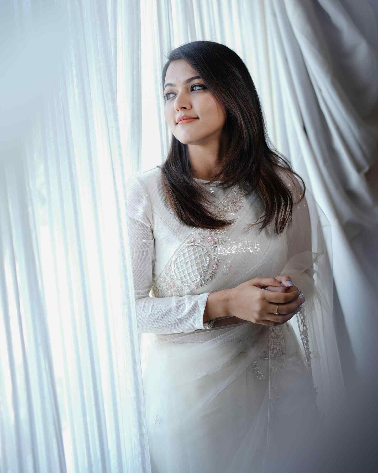 Beautiful Stills of Aparna Das!