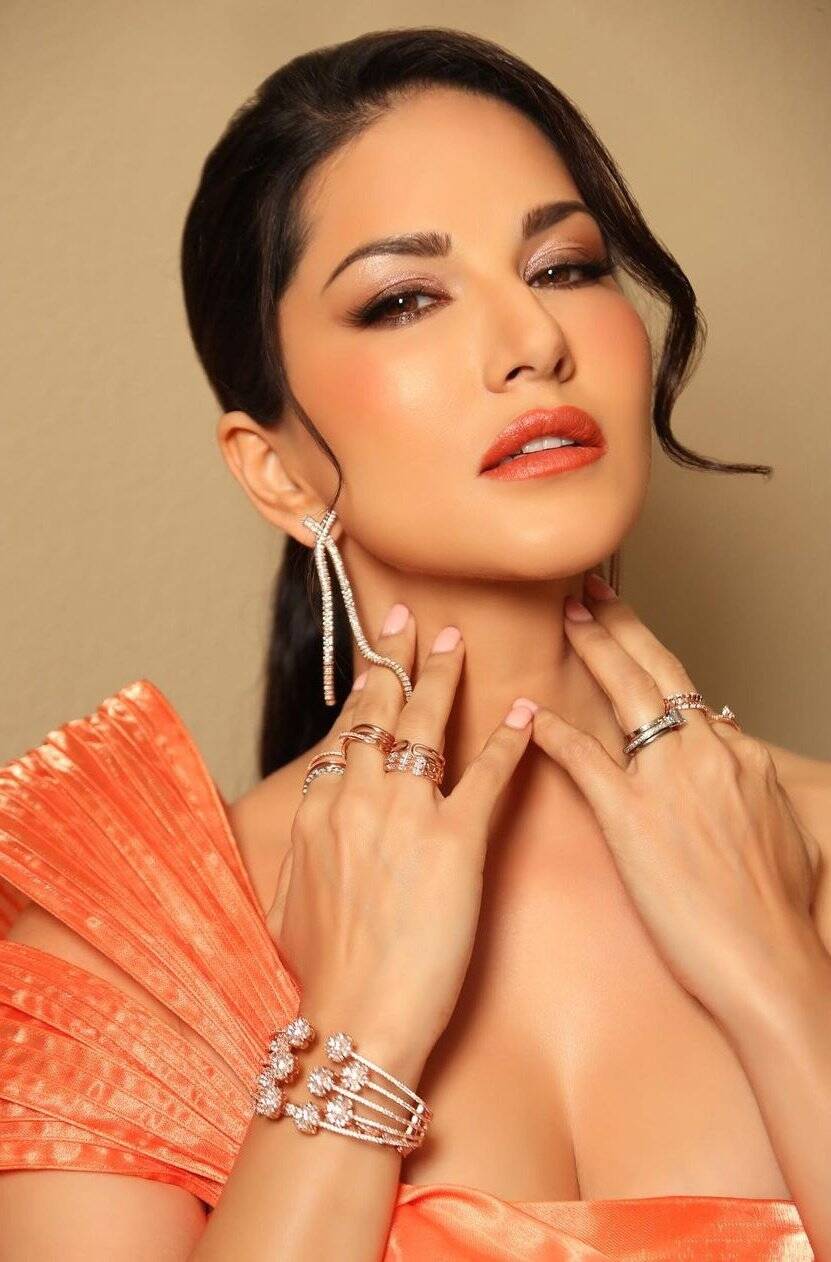 Beautiful Stills of  Sunny Leone!