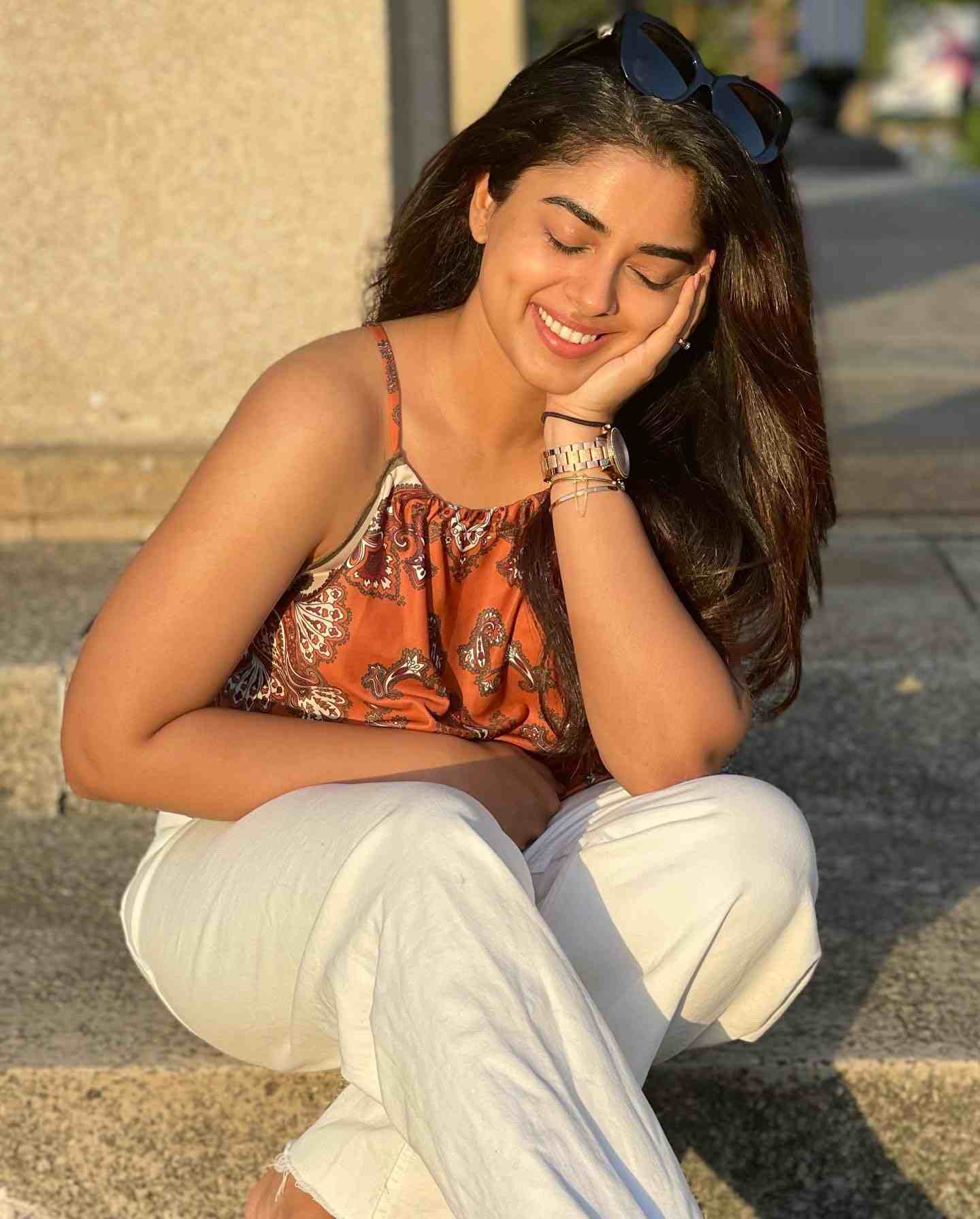 Latest Images of Siddhi Idnani!