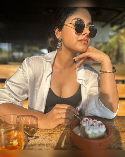 Gorgeous Stills of Siddh iIdnani!