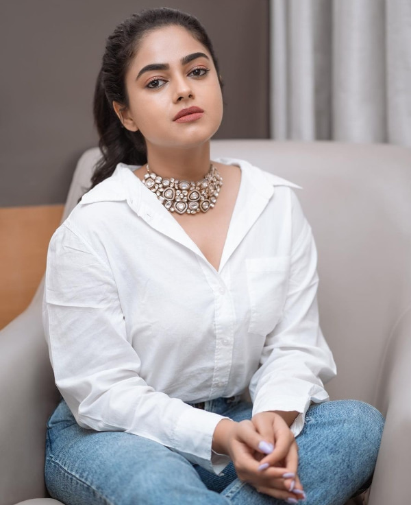 Gorgeous Stills of Siddhi Idnani!