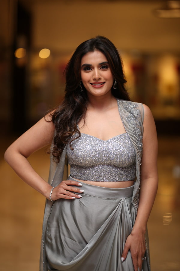 Sizzling Images of  Divyansha Kaushik!