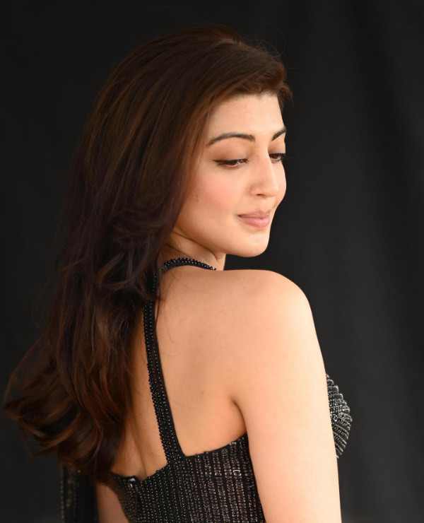 Beautiful Stills of Pranitha!