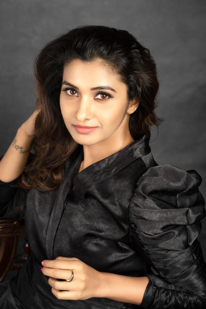 Sizzling Images of Priya Bhavani Shankar!